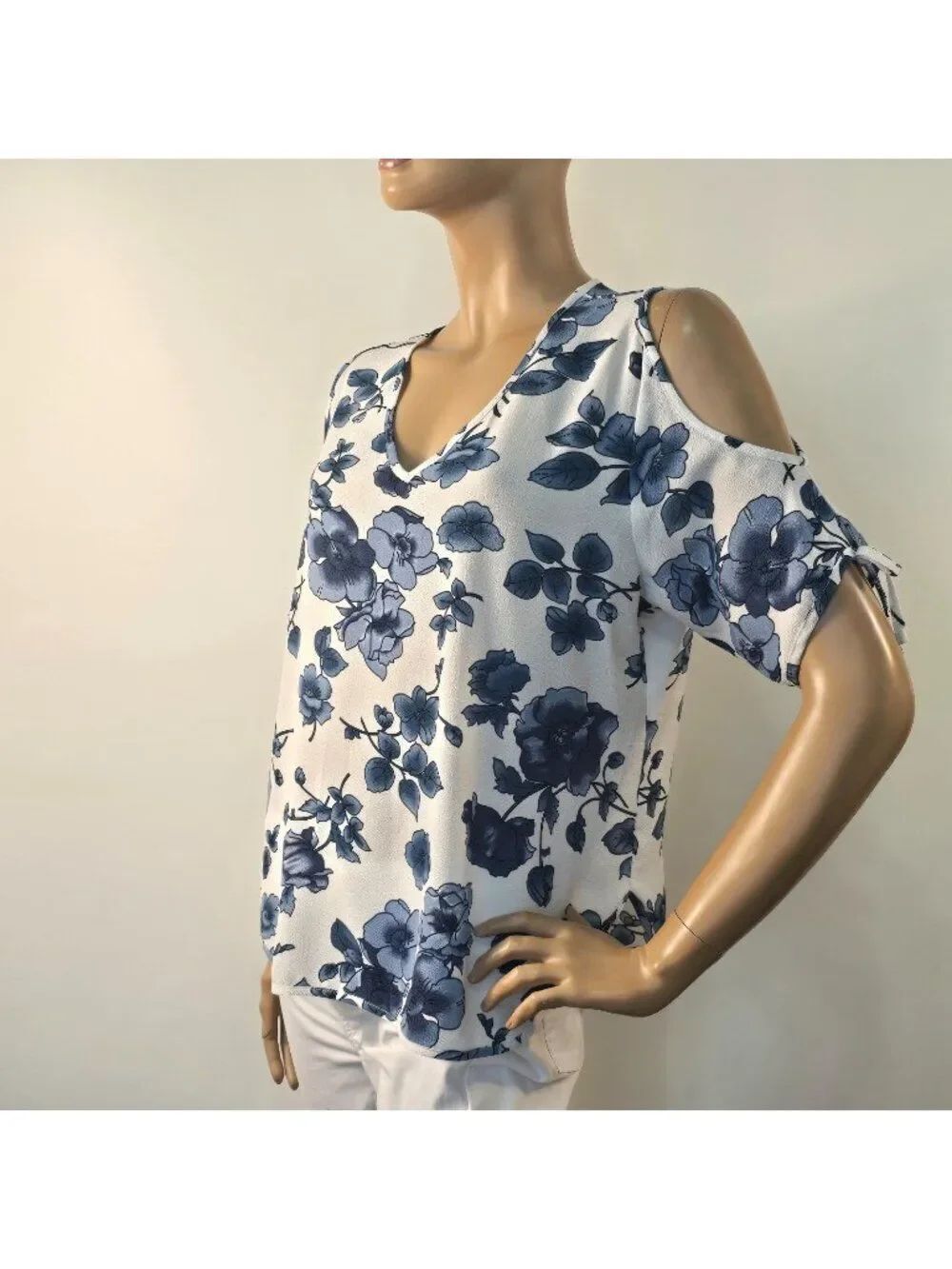 Milano Cold Shoulder Blouse White Blue Floral Top V Neck Size Large